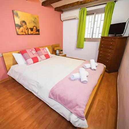 Rustic Poble Sec Apartment Barcelona